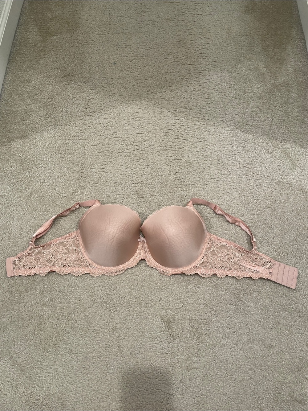 Preowned Victoria’s Secret nude color lace bra 38dd